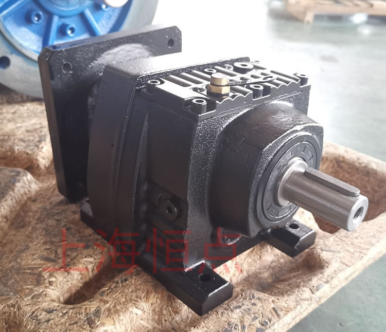 R37系列減速機的實物照片，輸入配伺服電機