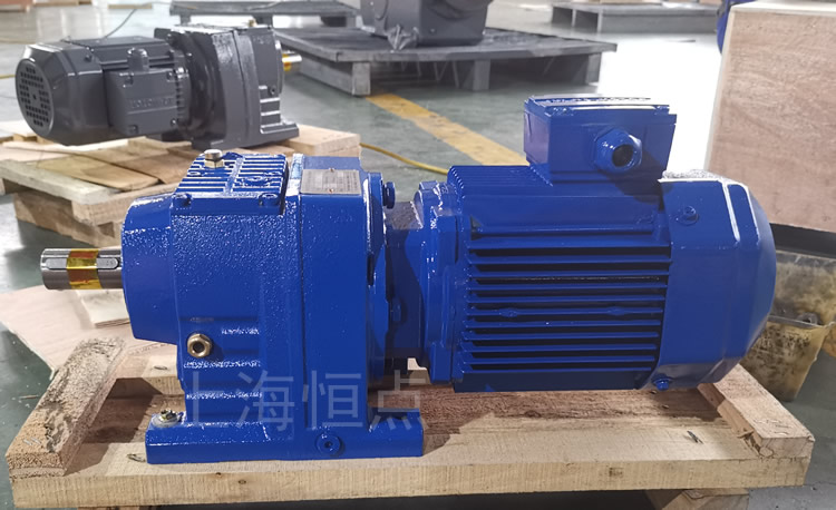 R47系列減速機配電機，藍色油漆實物照片
