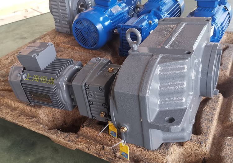  FAZ77R37雙級減速機，通孔+小法蘭輸出，實物圖如下