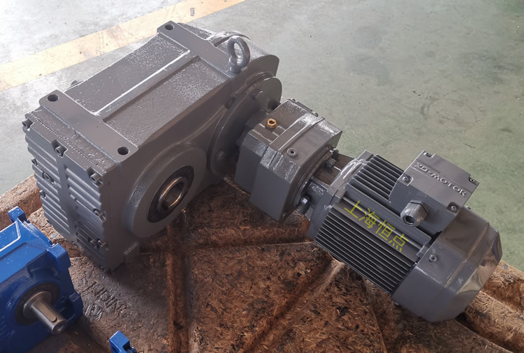  FAZ77R37雙級減速機，通孔+小法蘭輸出，實物圖