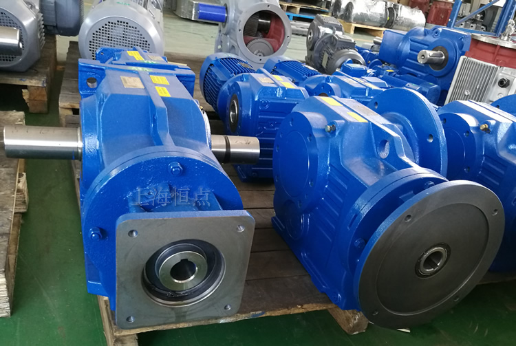 K系列減速機 輸入配伺服方法蘭與普通圓法蘭同框比較實物圖